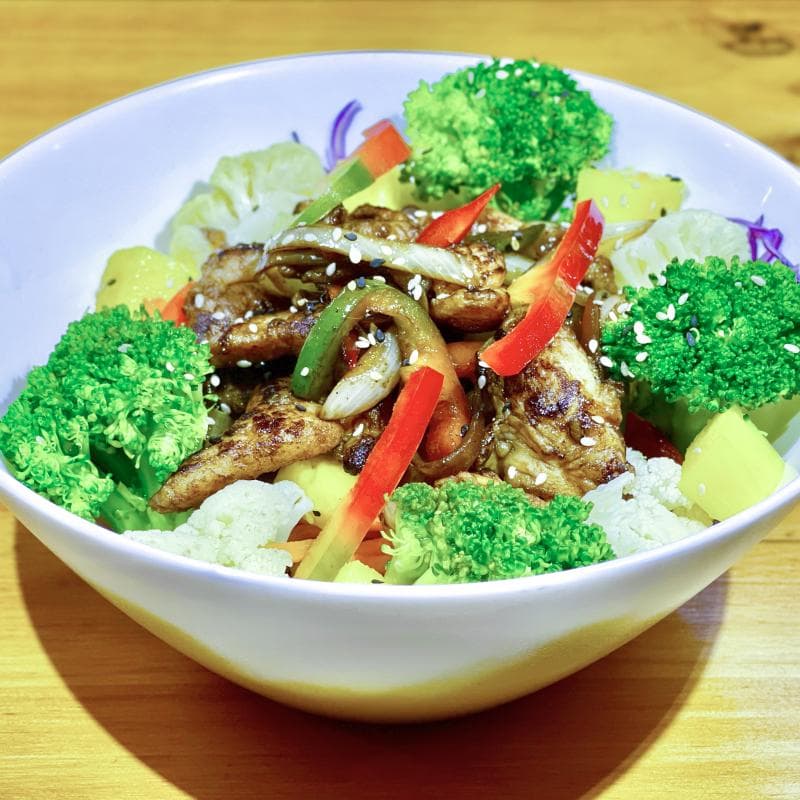 Ensalada Pollo al Wok